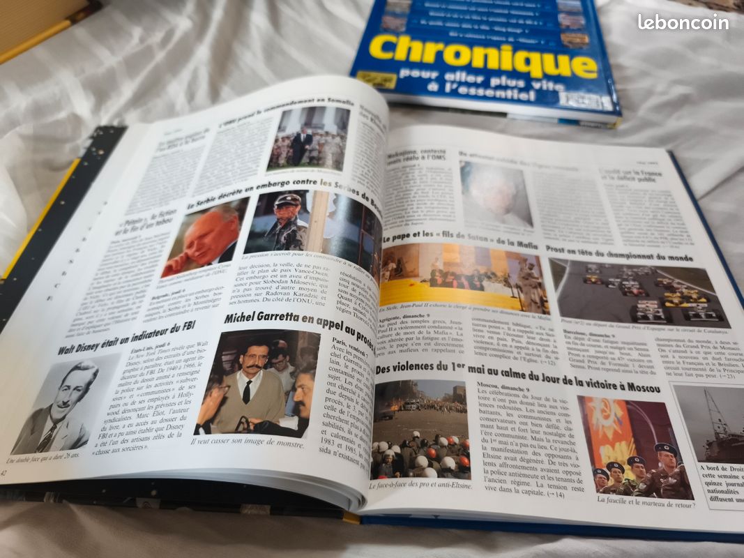 Lot de deux livres Chronique de l' année 1993 et 1994 (image 4)