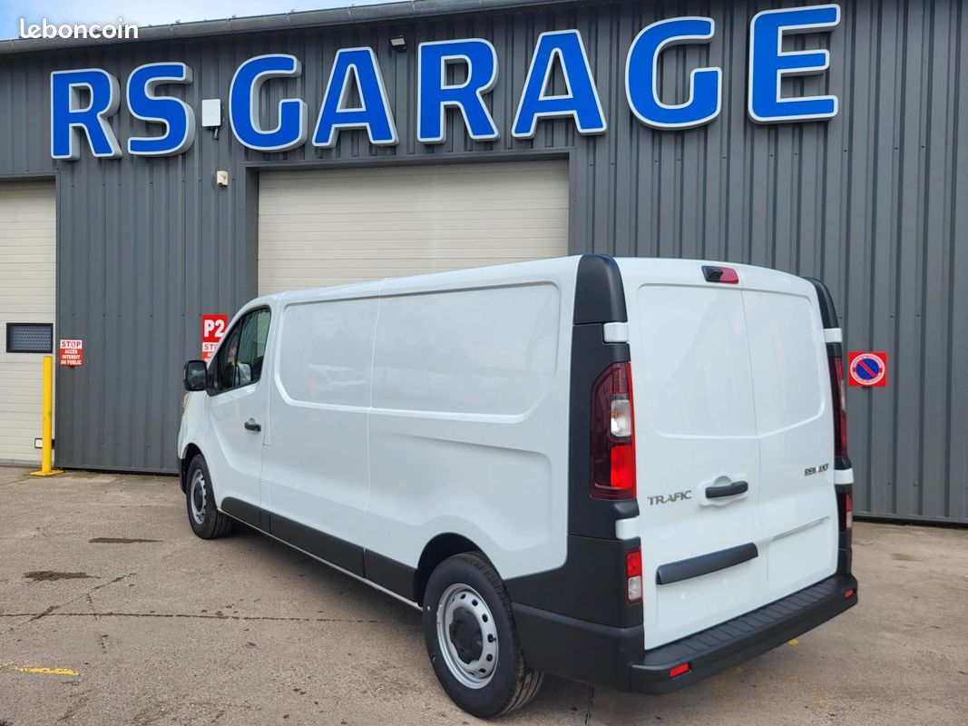 RENAULT TRAFIC L2H1 VAN ( FOURGON ) 3T 2.0 Blue DCI 170 AUTO ADVANCE 03 PLACES NEUF avec BOITE AUTO + CLIM AUTO + CAMÉRA DE RECUL + CARTE ACCES MAINS LIBRES + ANTIBROUILLARDS ( Prix Vente 29 990 HT ) (image 2)
