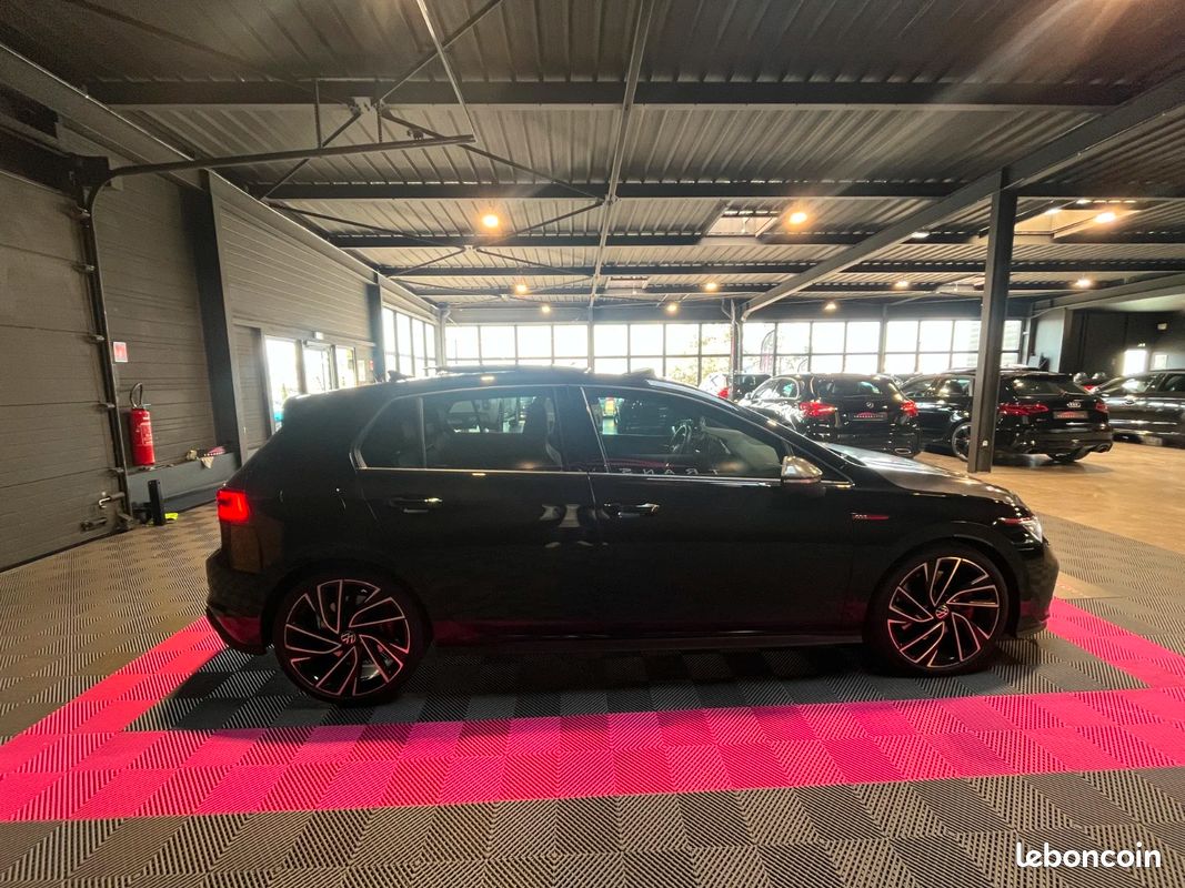 VOLKSWAGEN GOLF 8 GTI 2.0 TSI 245 CH - Pack CUIR / TOIT PANO / SUIVI VW (image 6)