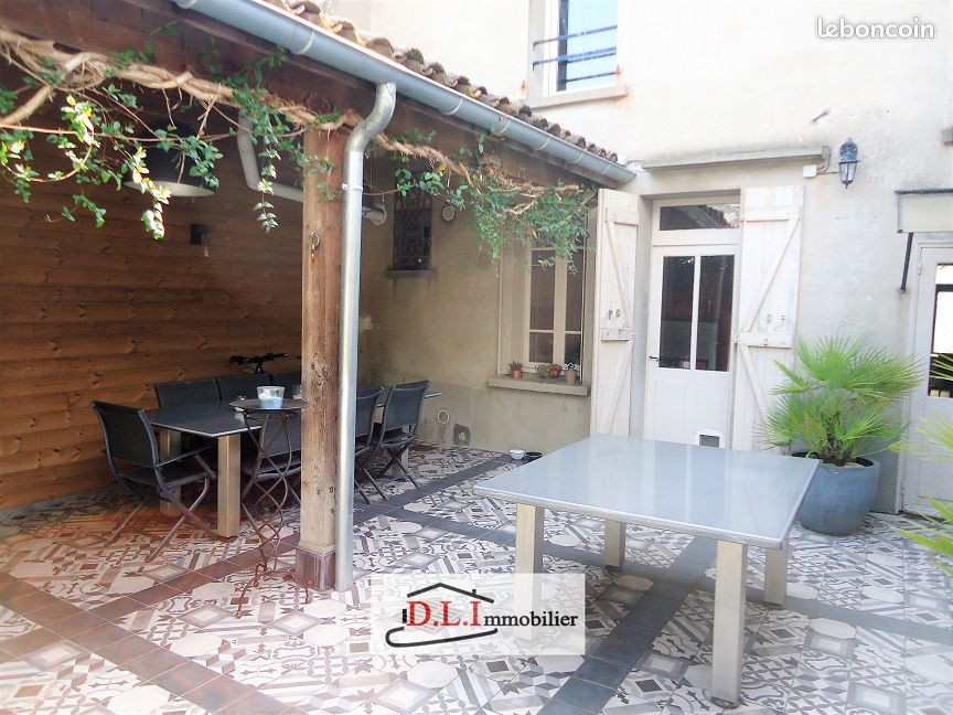 Maison 8 pièces 210 m² · à Castelsarrasin · 210 m² · 281 000 €