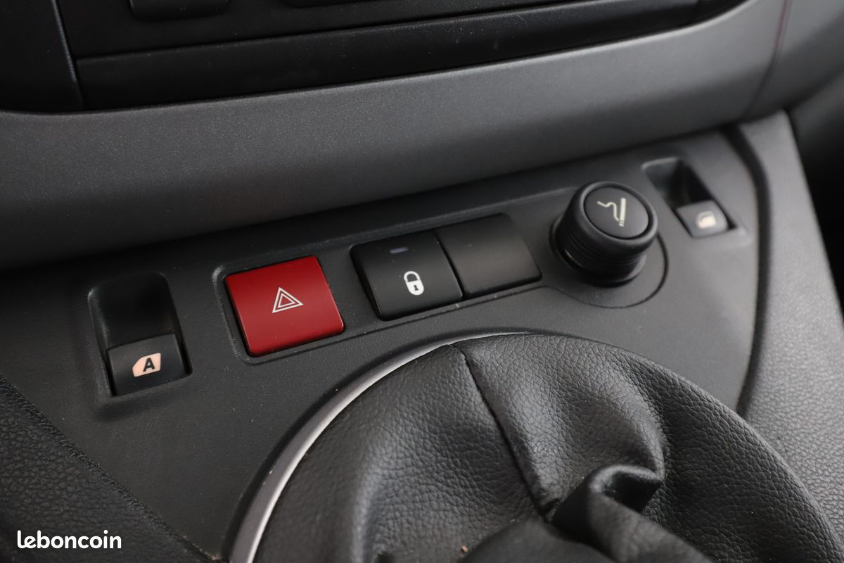 Citroen Berlingo Multispace 1.6 Blue-HDi XTR BV6 120 ch (image 20)
