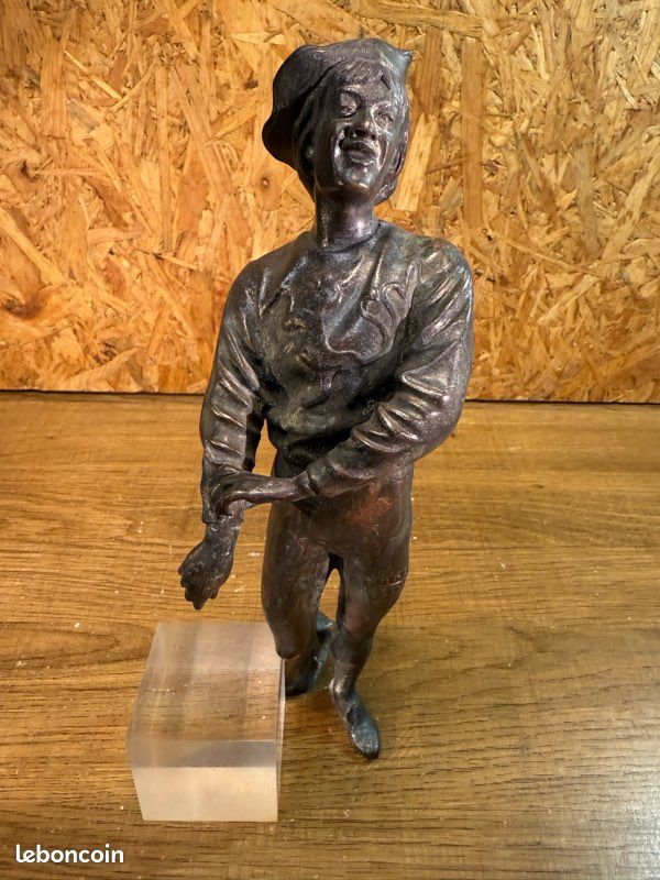 Sculpture ancienne en bronze – Alfred Barye (1839-1882) – Personnage Renaissance souriant (image 1)