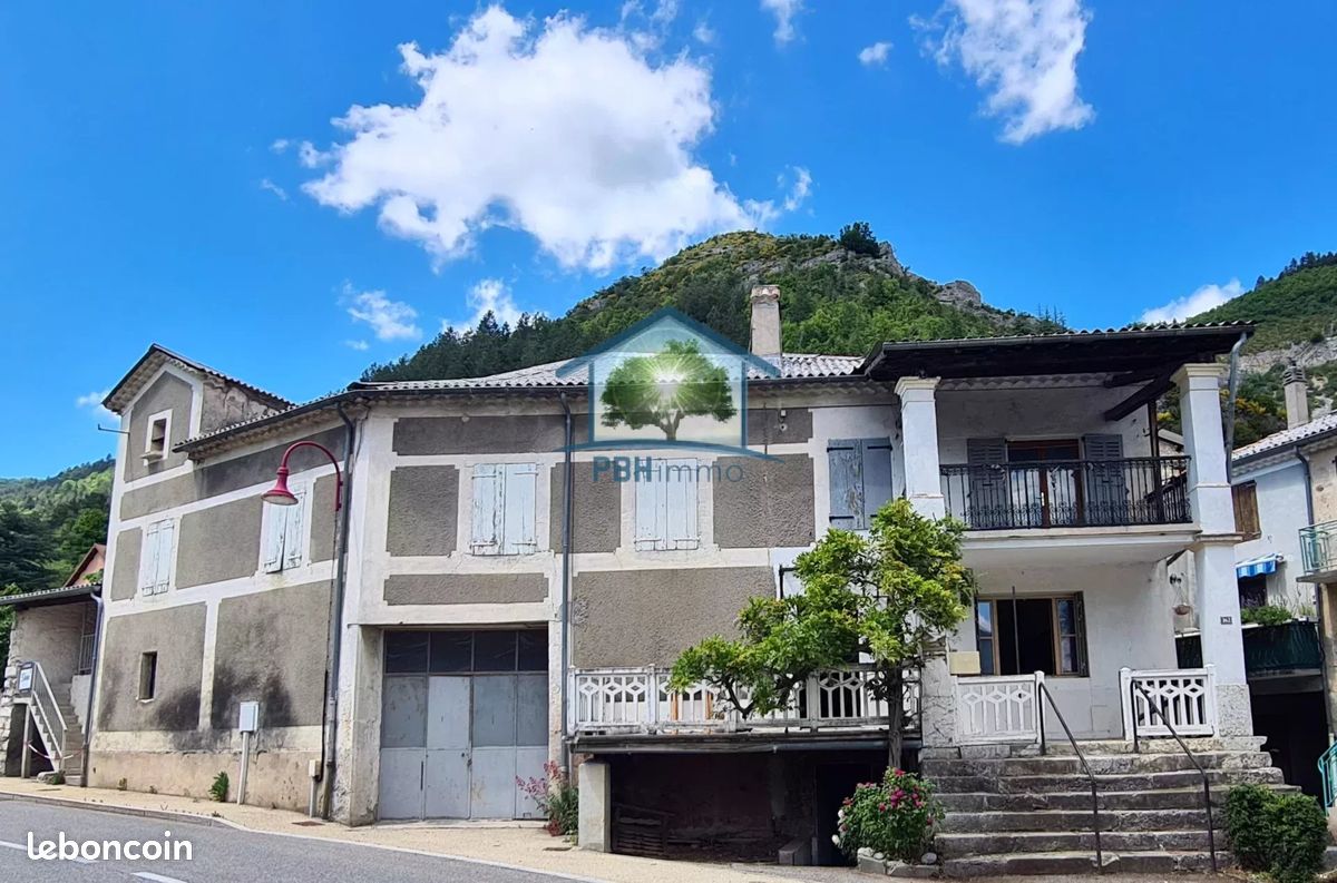 Maison 3 pièces 108 m² · à La Beaume · 108 m² · 49 500 €