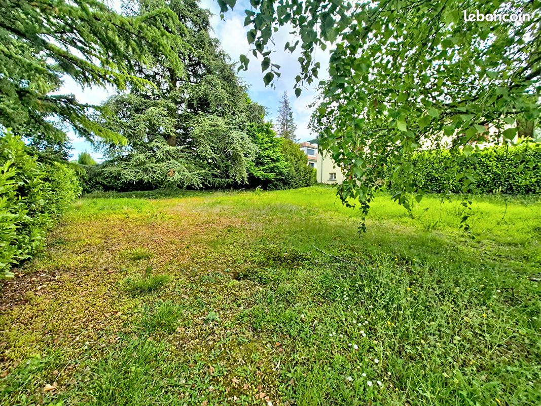 Terrain 701 m² CHARLY · 239 000 €