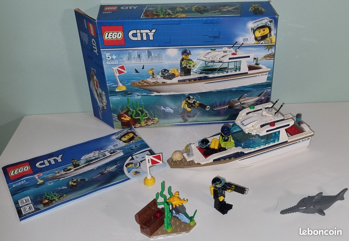 Great Vehicles Diving Yacht Lego Toy City 60221 LEGO CITY #60221