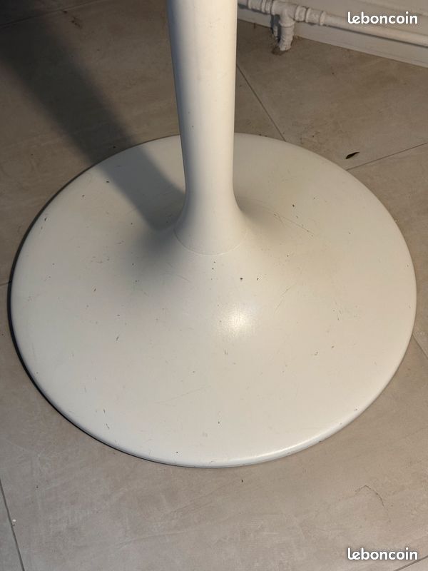 Table (image 3)