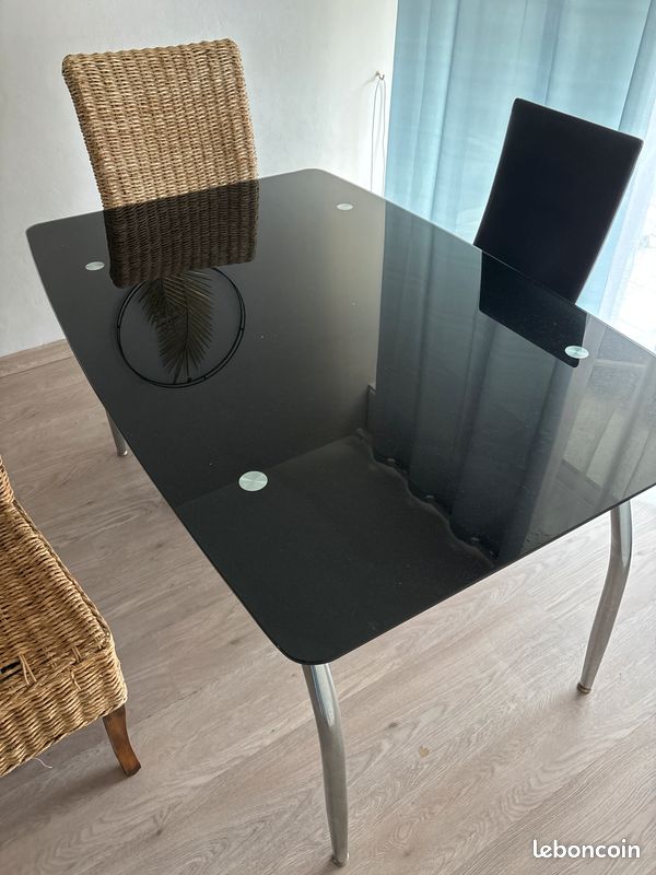 Chaises et table (image 2)