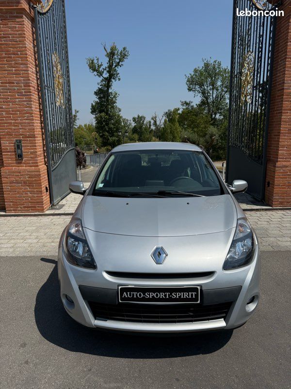 Renault Clio 3 tomtom 1.2i 75ch 28 000 km (image 2)