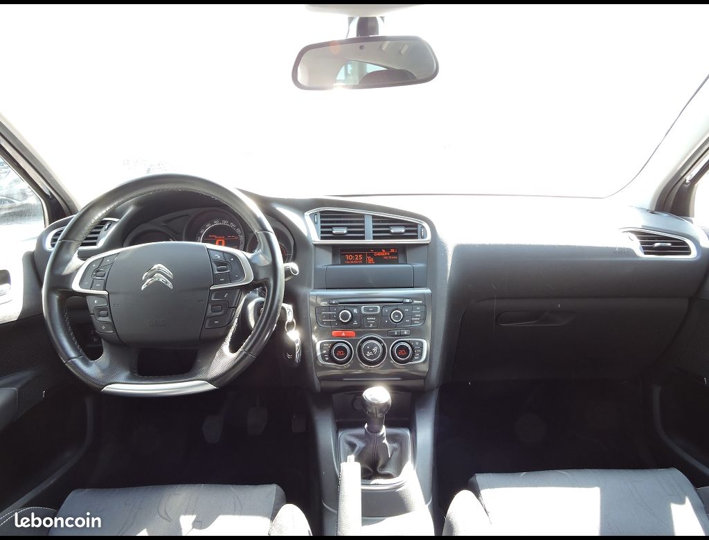 Citroën C4 CONFORT 1.6 HDI 92CH BVM5 (image 8)