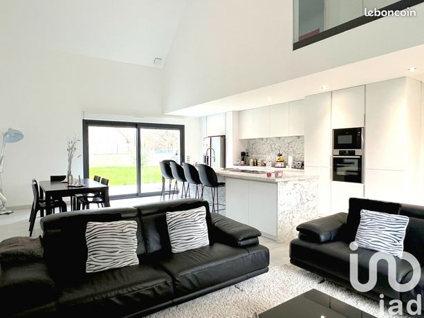 Maison 8 pièces 230 m²
