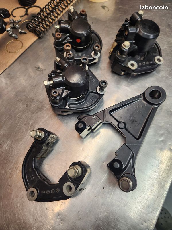 2 Pistons NEUFS Pour étrier De Frein Avant Honda CB 750/900 F Bol D'or (1981-1983)