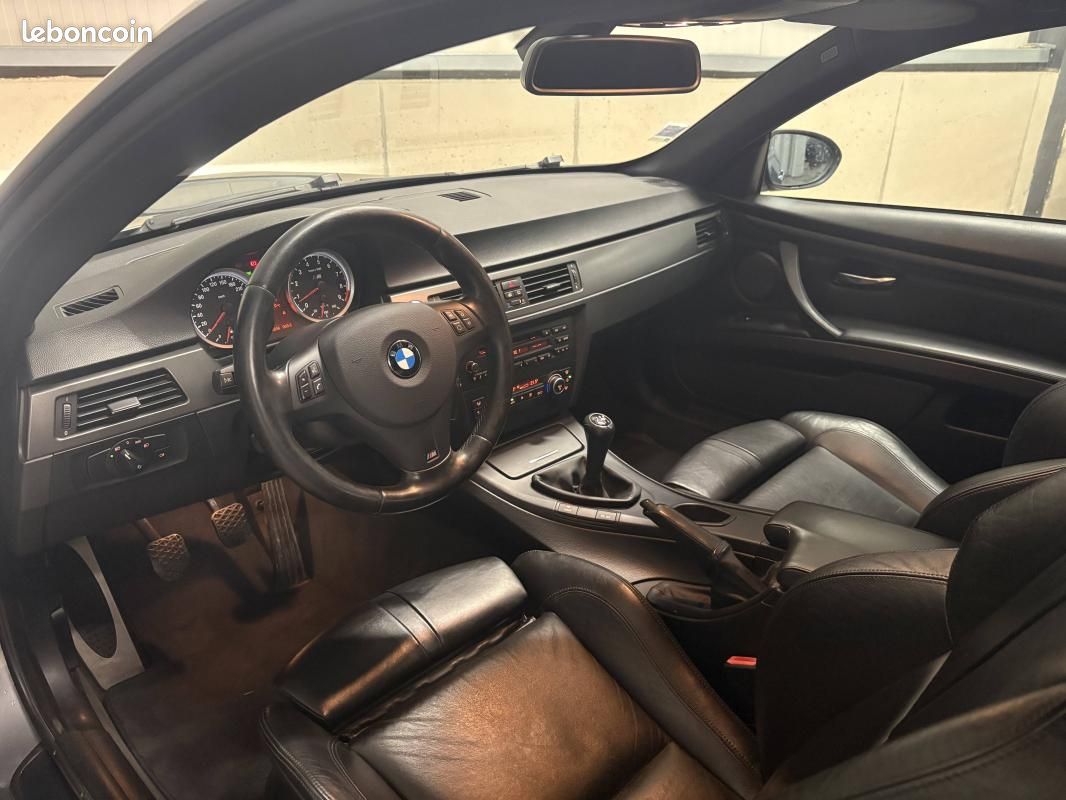 BMW M3 Coupe E92 boite mécanique V8 420cv / Entretien complet disponible (image 14)