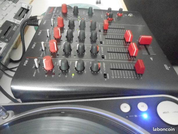 Vestax VMC-002 XLu table de mixage DJ USB | Bax Music