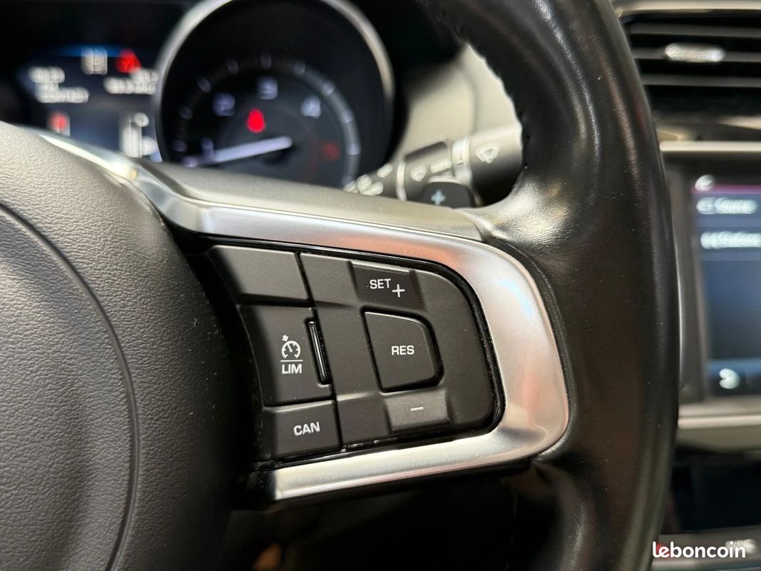 Jaguar xe r-sport 2.0 180 bva (image 32)