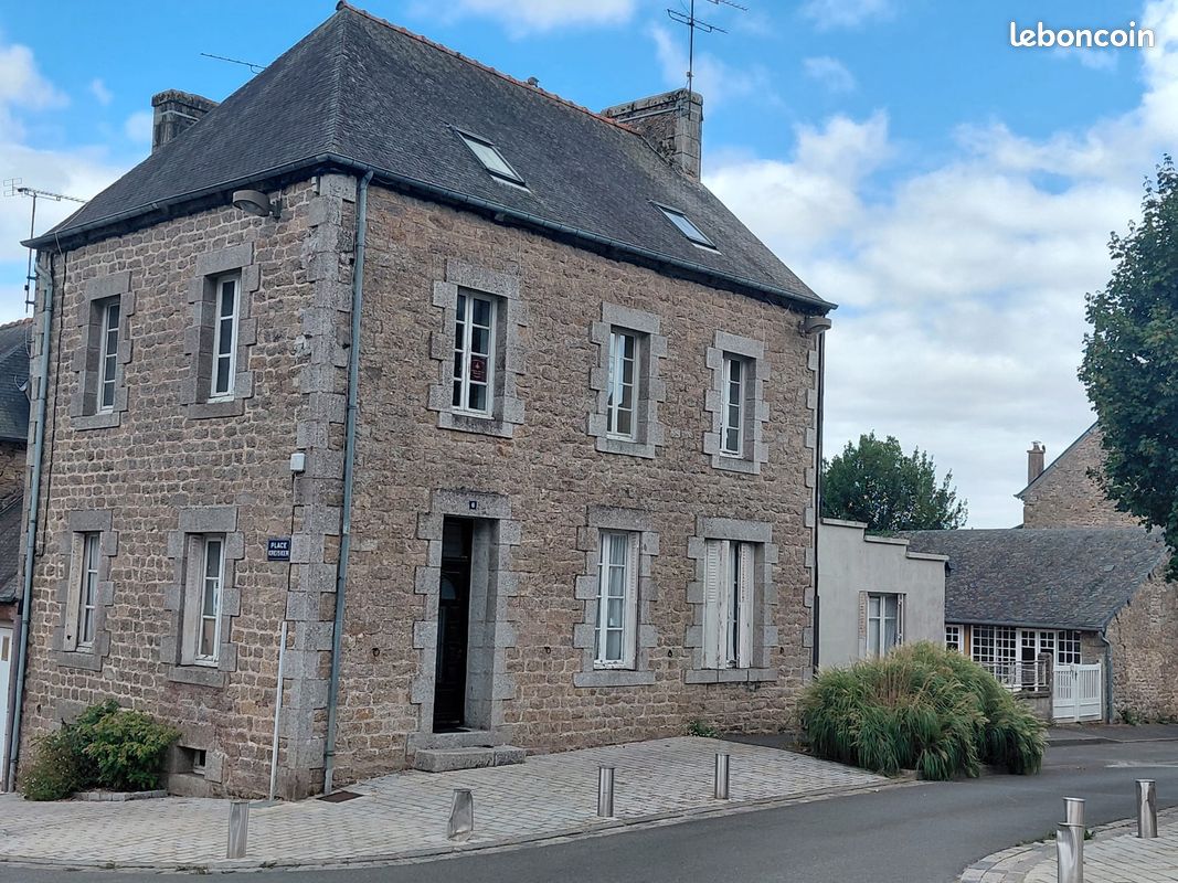 Maison 8 pièces 159 m² · à Saint-Nicolas-du-Pélem · 159 m² · 65 000 €