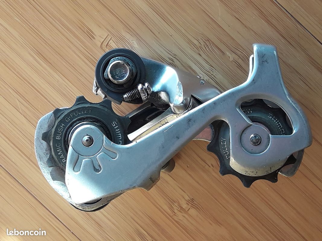 Dérailleurs arrière gris Shimano pour vélo