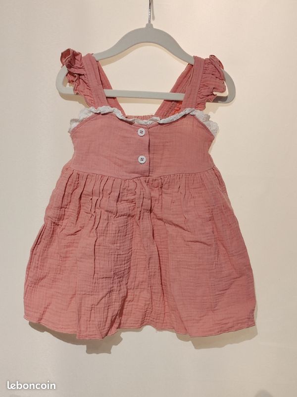 Robe rose sitter (image 1)