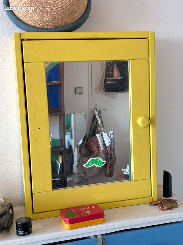 Petite armoire à pharmacie (image 1)