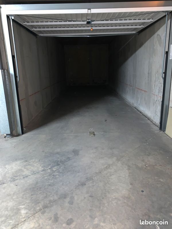 Toujours Disponible Grand garage 135 avenue de Pérouse 8 bld Ferdinand de Lesseps vendu loué