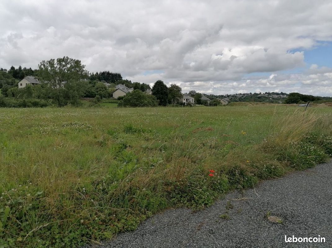 Terrain à bâtir de 845 m² à BARAQUEVILLE · 54 925 €