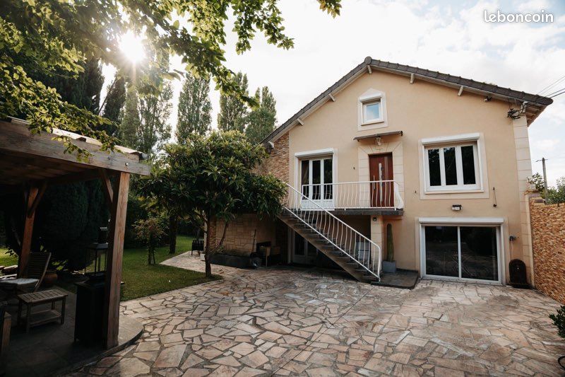 Maison 10 pièces 200 m² · à Saint-Ouen-l'Aumône · 200 m² · 590 000 €