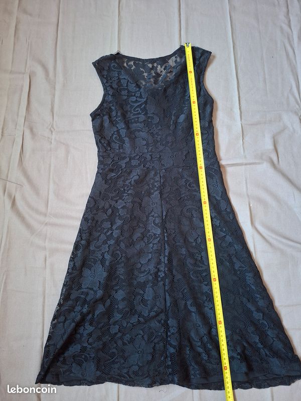 Robe Noire Sans Manches Femme Taille 36 - Évasée Et Courte Pour Soirée Cocktail - Occasion Très Bon état