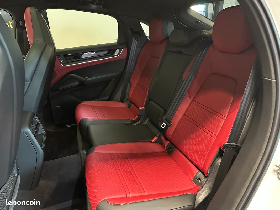 PORSCHE CAYENNE COUPE S E-Hybrid 3.0 V6 520 ch BVA - etat neuf - francais - dispo de suite - 07/2025 - Garantie - Interieu (image 10)