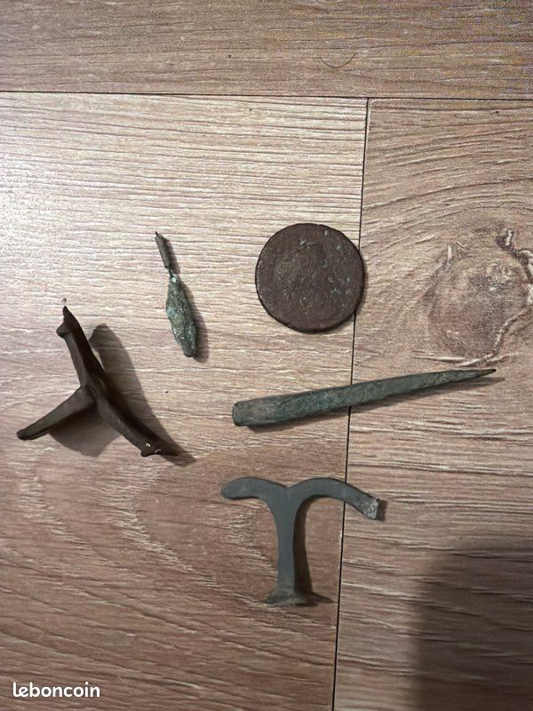 Pièce et objets métalliques gaulois (image 1)