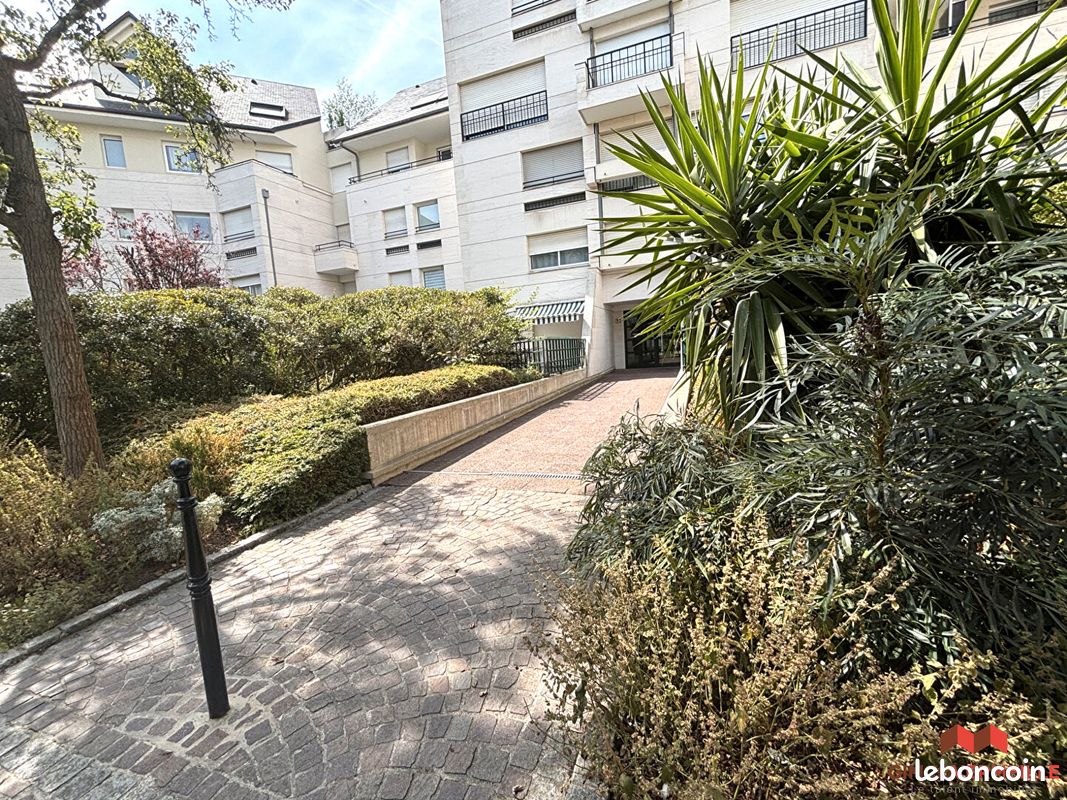 Appartement 4 pièces 105 m² · à Rueil-Malmaison · 105 m² · 2 250 €