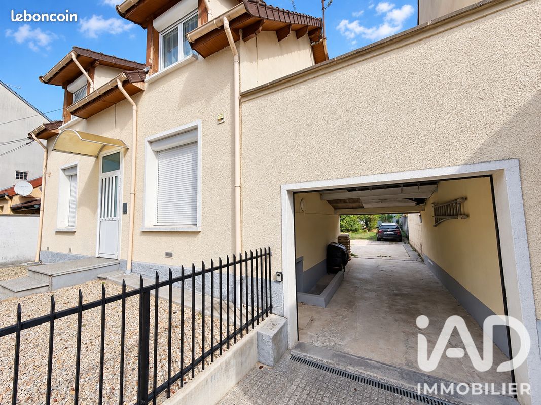 Immeuble 2 pièces 130 m² · à Pontault-Combault · 130 m² · 520 000 €