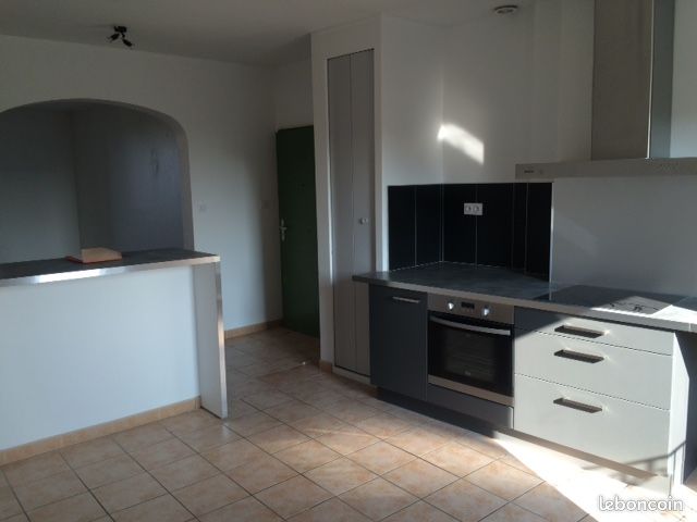 Appartement 3 pièces 85 m² · à Pierrelatte · 85 m² · 640 €/mois