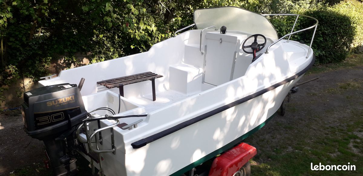 Bateau moteur + remorque (image 2)