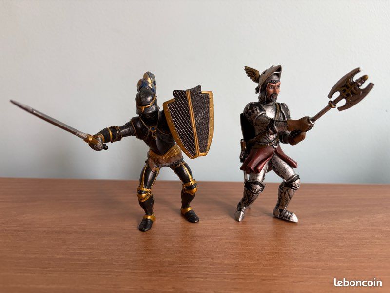 2 figurines Chevalier Noir et Chevalier Fantastique ailé (image 1)