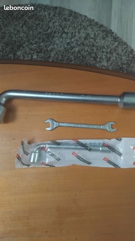 Clé à pipe 21 et 10 et clé dou le 8/10 (image 1)