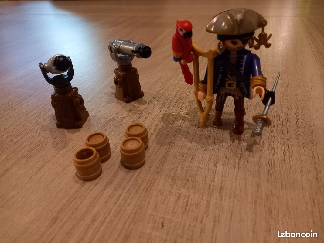 Playmobil pirate (image 1)