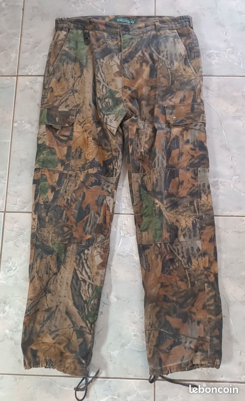 Ensemble de chasse camouflage Liberty à ajuster. Pantalon