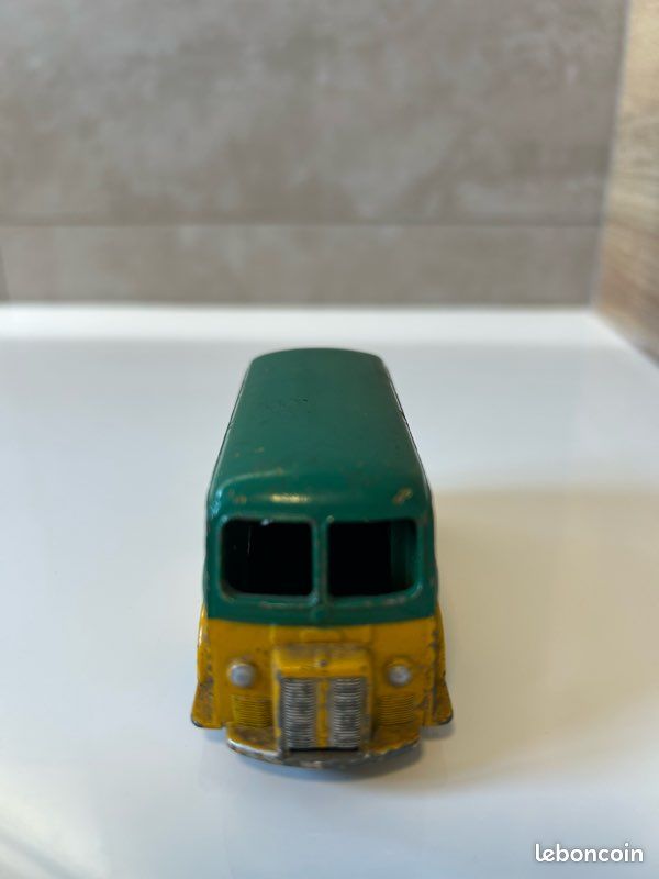 1:43 Atlas Dinky Toys 25B Peugeot Fourgon Tole D.3.A LAMPE MAZDA