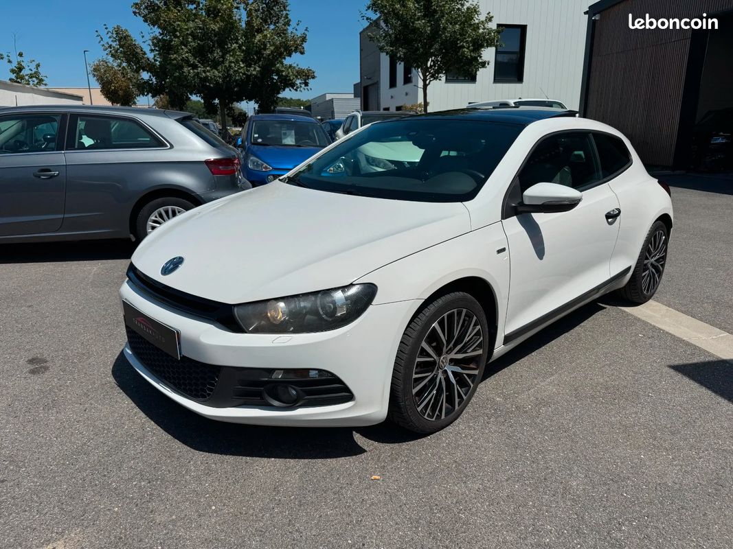 VOLKSWAGEN SCIROCCO LIFE 1.4 TSI 122 cv + TOIT OUVRANT + SIÈGES AV CHAUFFANTS + CLIMATISATION BI-ZONE + RADAR AR (image 7)