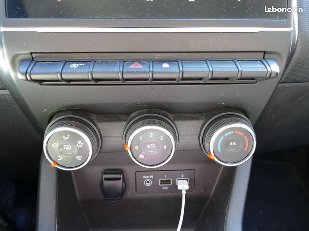 RENAULT CLIO V 75 Ch BUSINESS BVM5 CARPLAY (image 16)