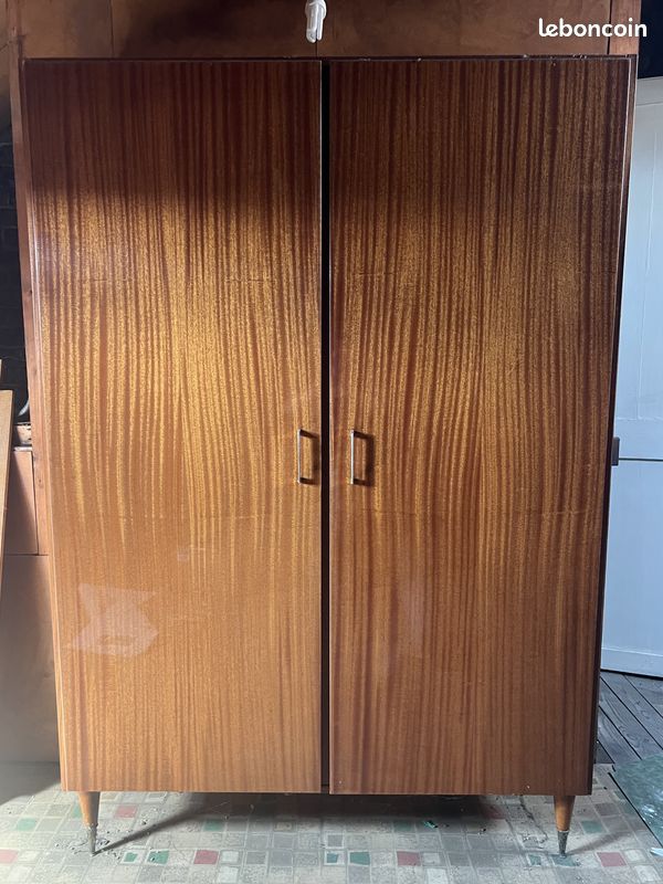 Armoire en bois (image 1)