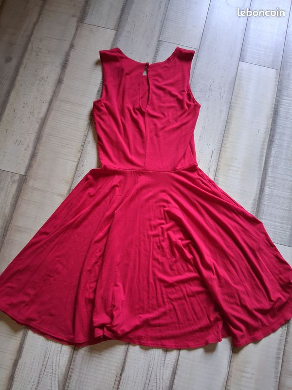 Robe rouge femme taille S (image 3)