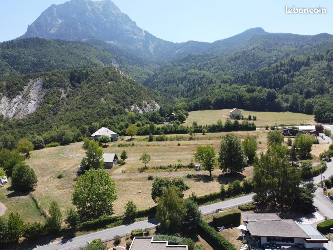 Terrain 698 m² Savines Le Lac · à Savines-le-Lac · 280 000 €