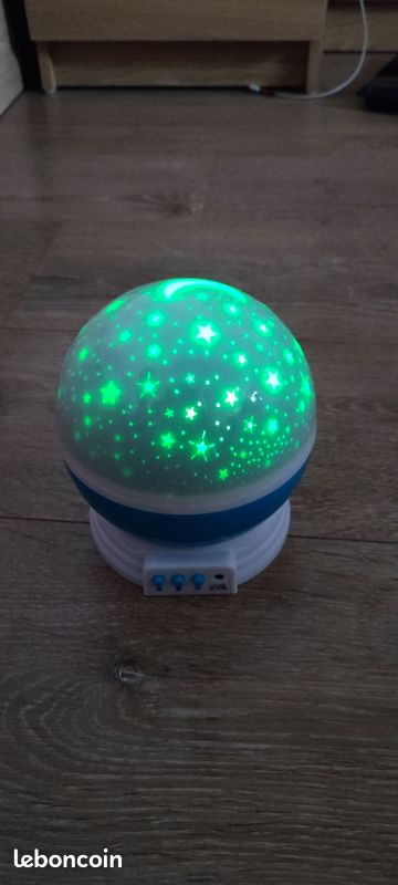Veilleuse projecteur d'étoiles rotatif (image 2)