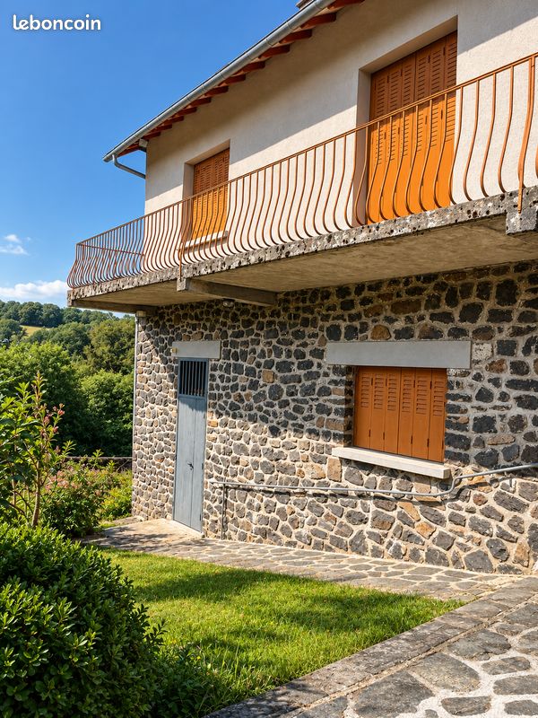 Maison au coeur des monts du Cantal - Vue panoramique - 150m2 (image 3)