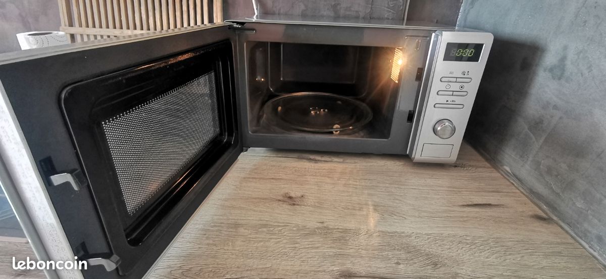 Micro-ondes multifonction Valberg 23 L – gril et chaleur tournante. Dispo 24 août (image 2)