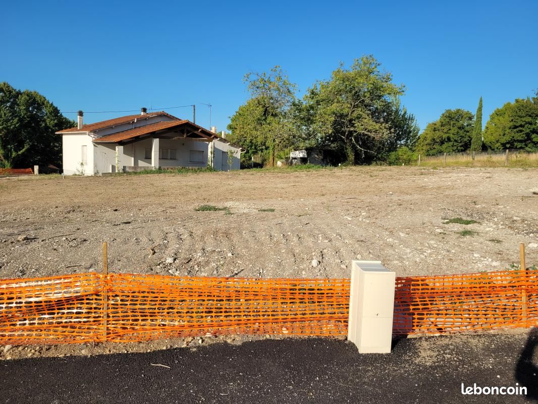 Terrain 630 m² Saintes · 81 900 €