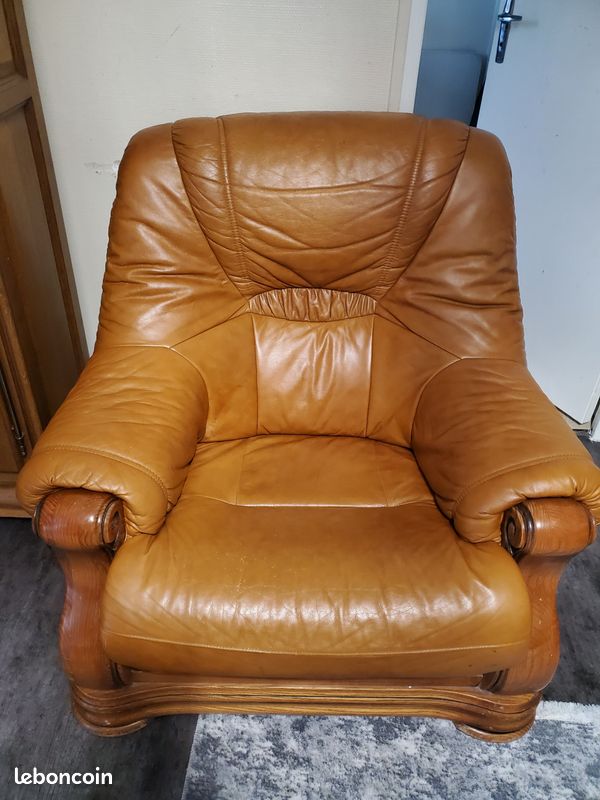 Fauteuil en cuir sur structure en bois massif (image 1)