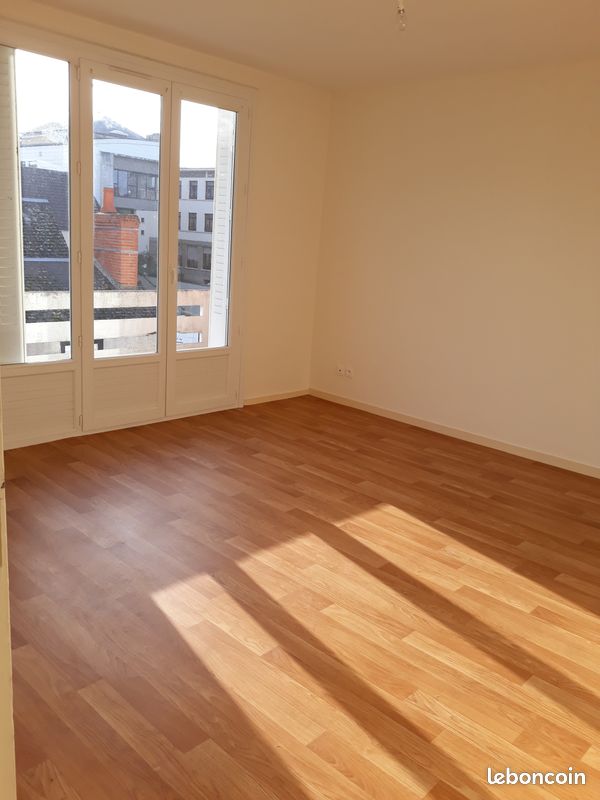 Appartement 2 pièces 40 m² · à La Châtre · 40 m² · 360 €