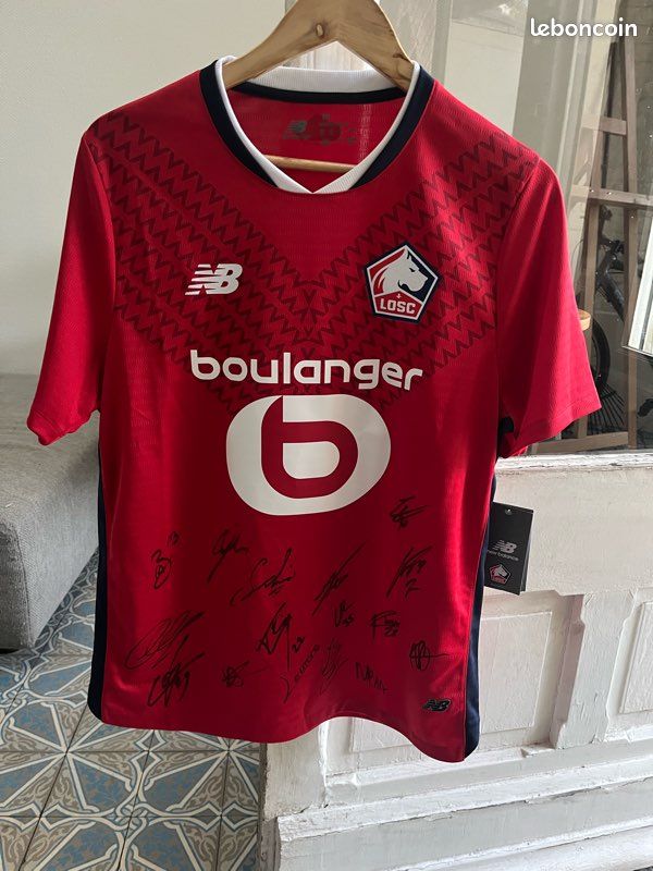 Cadre Avec Maillot OL Lacazette Dédicacé – Édition Rare 2022-2023, Neuf Avec étiquettes