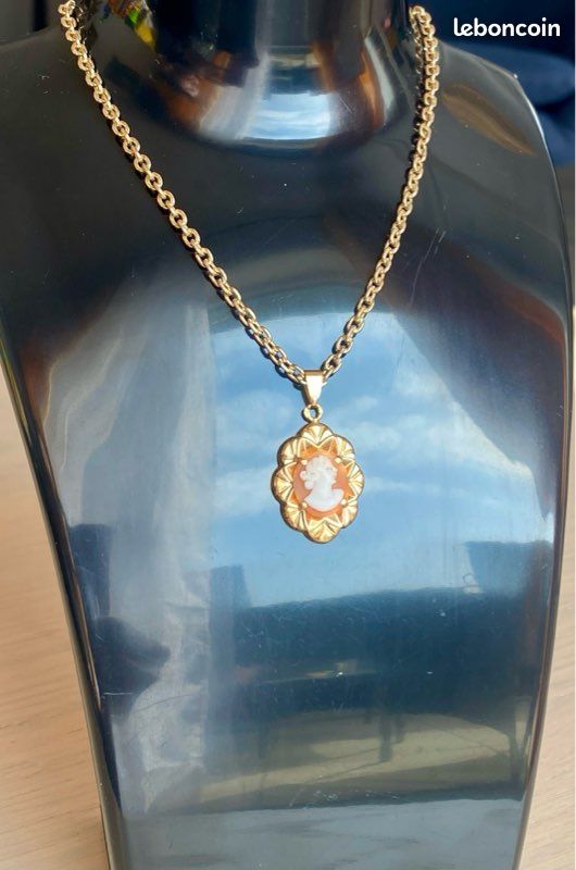 Grand pendentif vierge en or rose Or 750 Millième (18 CT) 9,84g